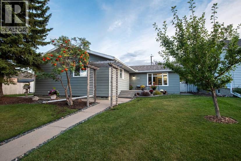 345 9 Street SE, Three Hills