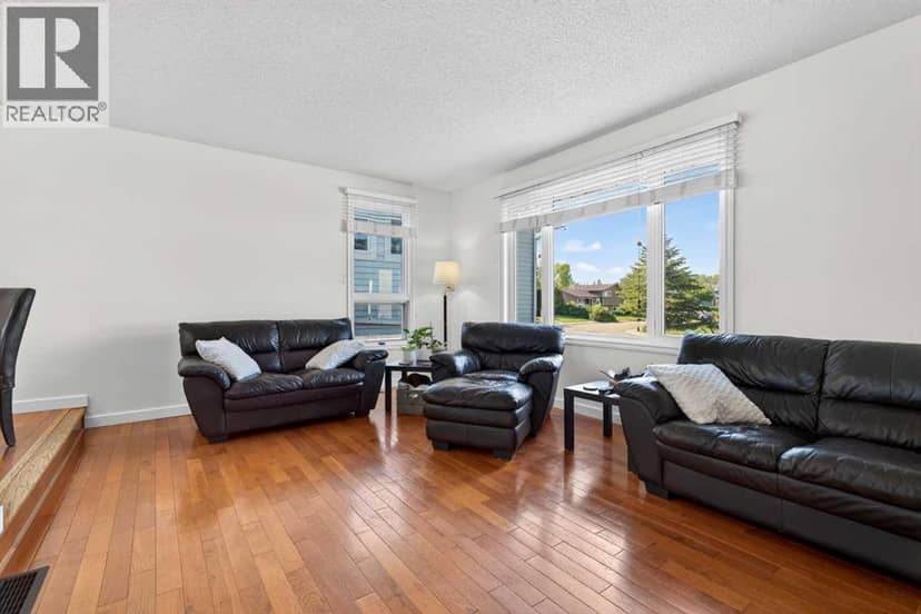 345 9 Street SE — photo 10 of 36
