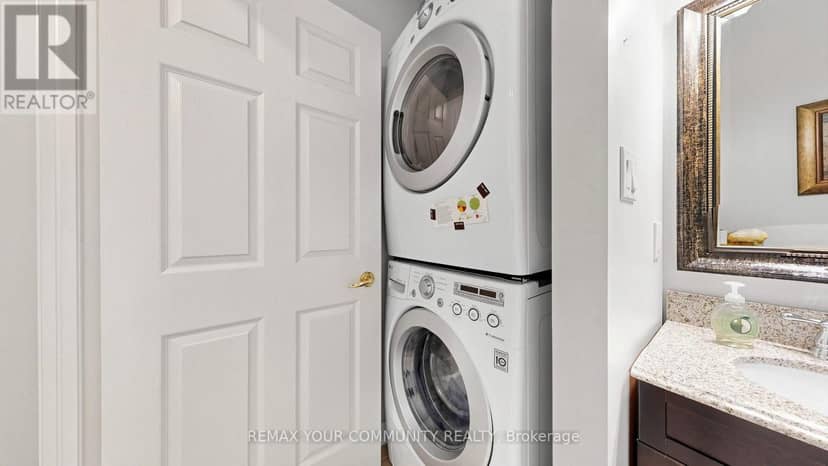 214 - 33 Wallace Street — photo 21 of 38