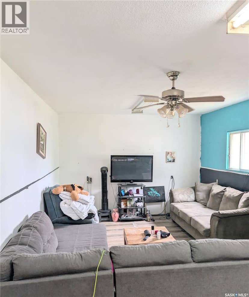 439 4th STREET W, Shaunavon, photo 2