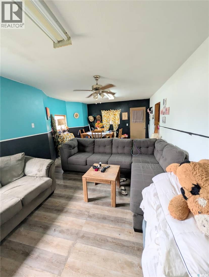 439 4th STREET W, Shaunavon, photo 3