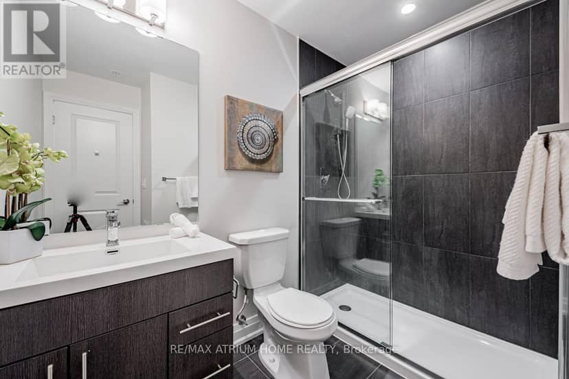18 - 780 Sheppard Avenue E — photo 13 of 16