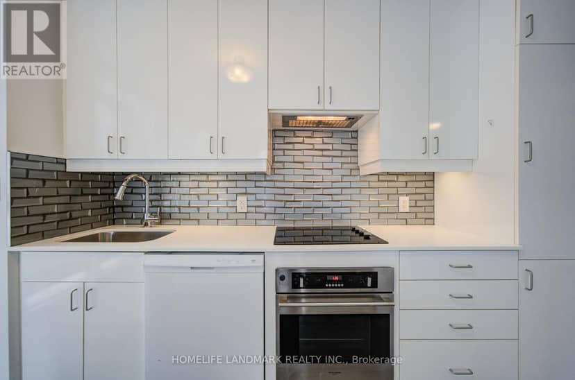 803 - 426 University Avenue — photo 13 of 40
