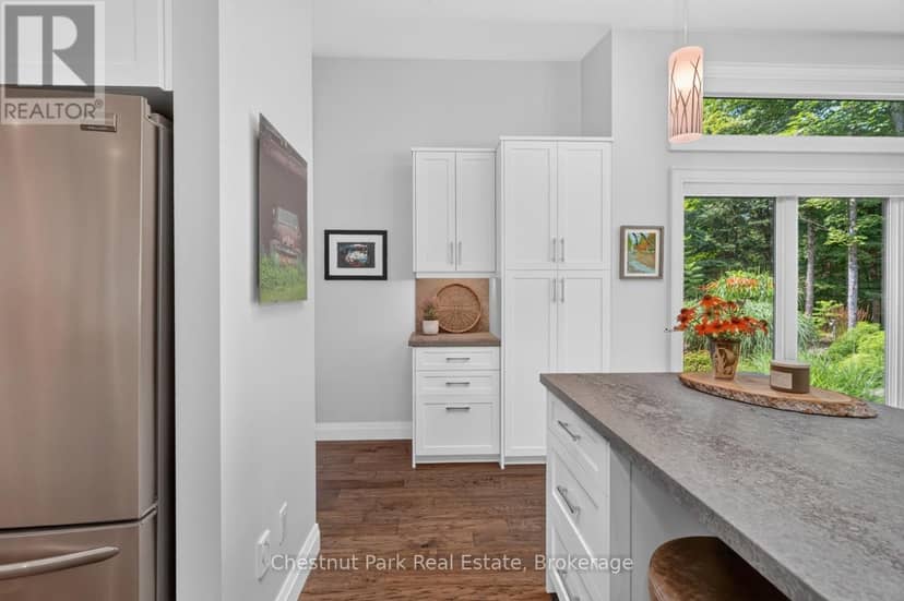 115 Lindgren Road E — photo 17 of 40