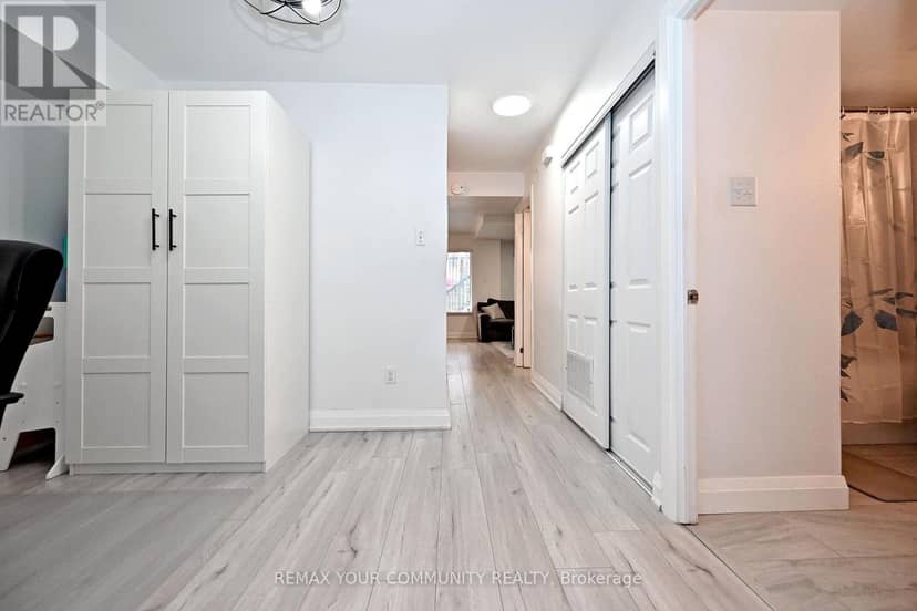 1047 - 115 George Appleton Way — photo 18 of 37