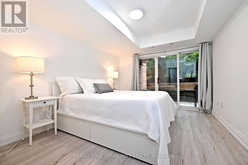 1047 - 115 George Appleton Way — photo 19 of 37