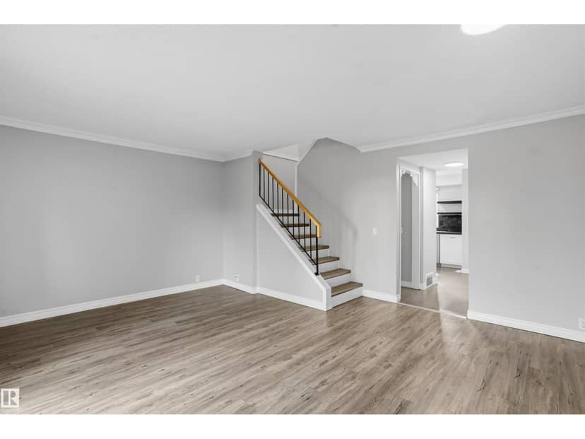 18124 93 AV NW — photo 10 of 23