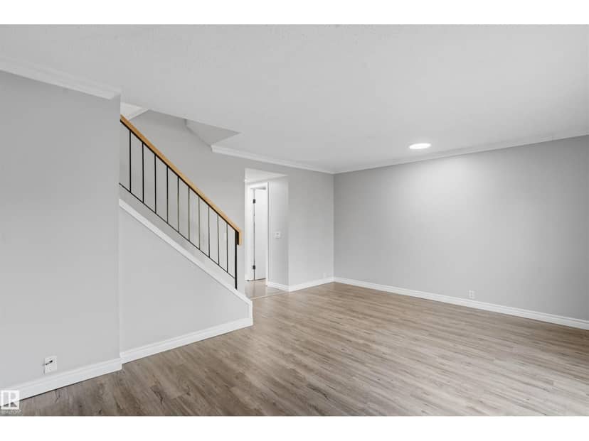 18124 93 AV NW — photo 11 of 23