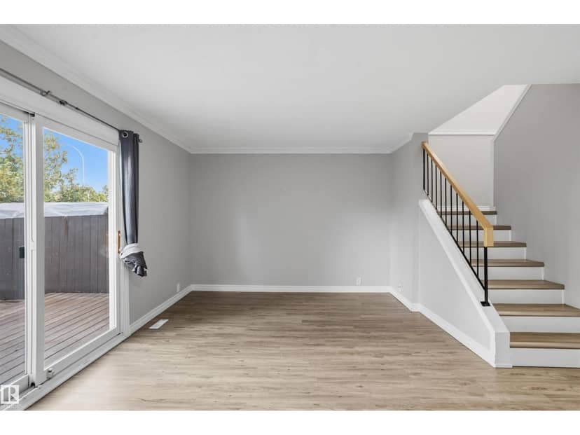 18124 93 AV NW, Edmonton, photo 2