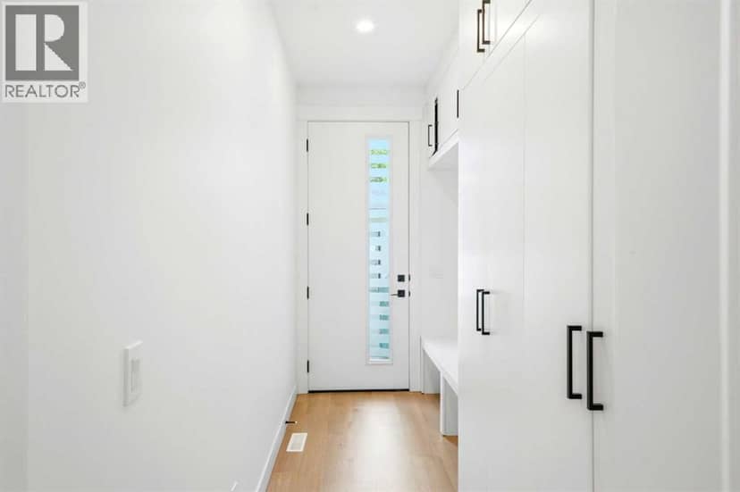 2808 40 Street SW — photo 15 of 40