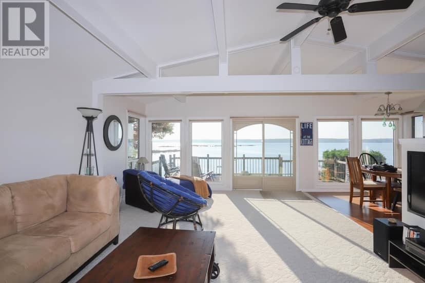 647B Lakeshore DR — photo 8 of 32