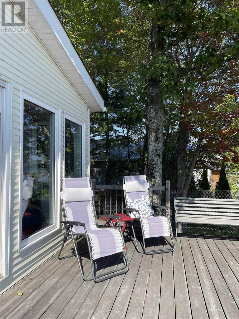 647B Lakeshore DR — photo 2 of 32