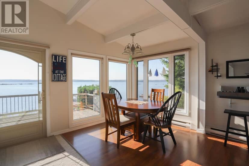 647B Lakeshore DR — photo 9 of 32