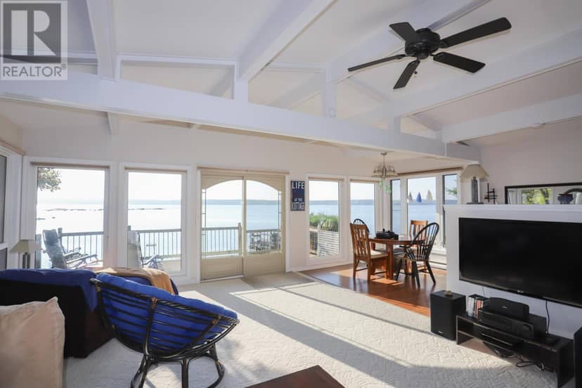 647B Lakeshore DR — photo 7 of 32