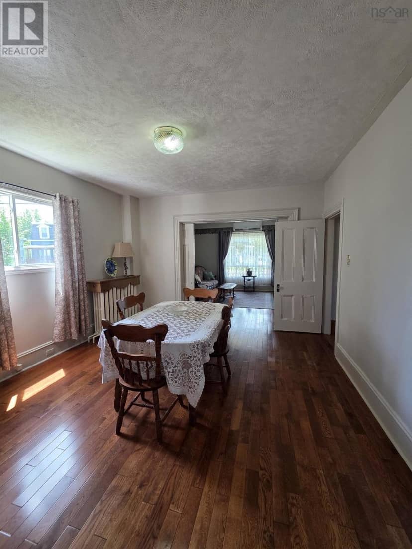 673 George St Street — photo 12 of 37