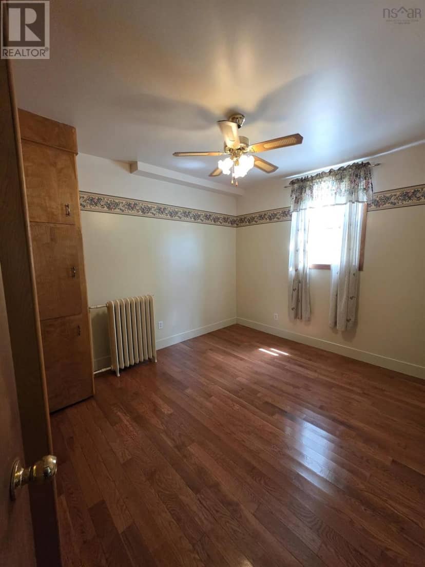 673 George St Street — photo 6 of 37