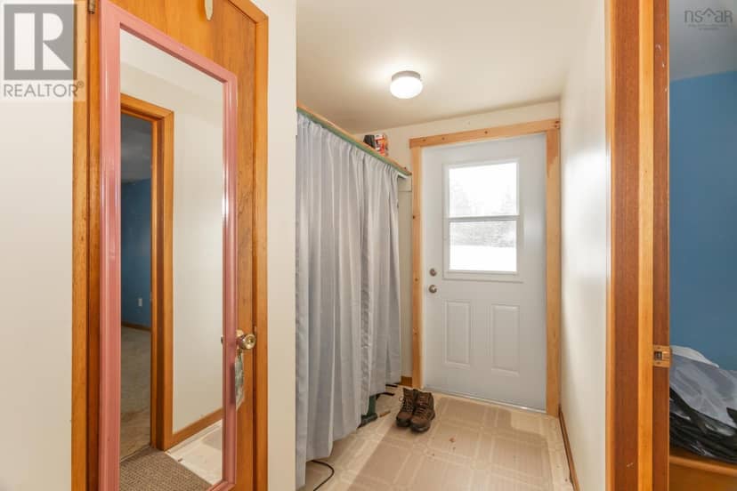 638 French Road — photo 16 of 30