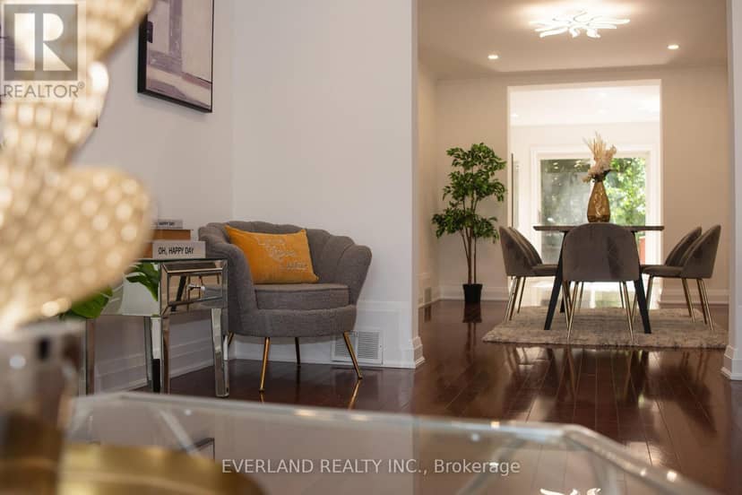 351 Lawrence Avenue W — photo 10 of 38