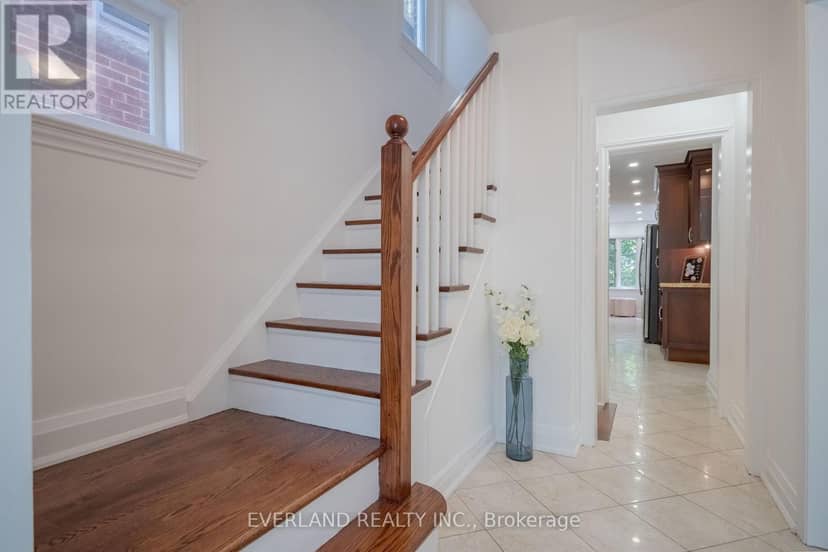 351 Lawrence Avenue W — photo 14 of 38