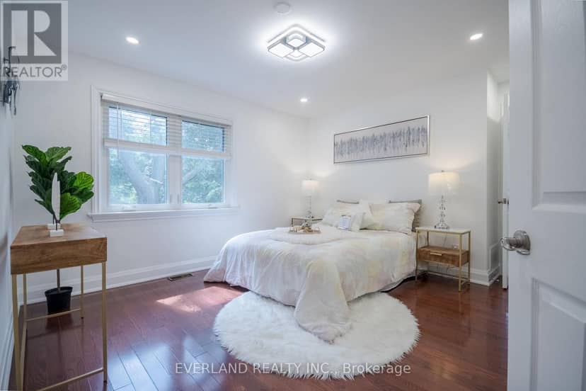 351 Lawrence Avenue W — photo 16 of 38