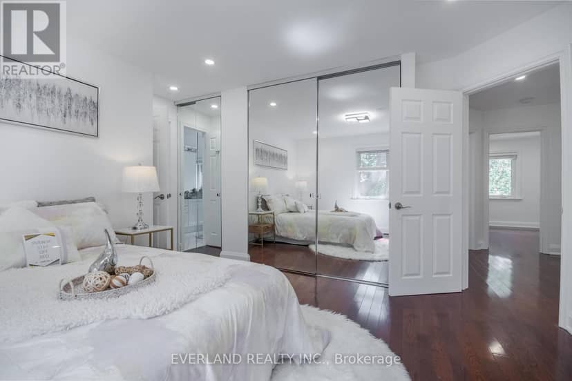 351 Lawrence Avenue W — photo 18 of 38