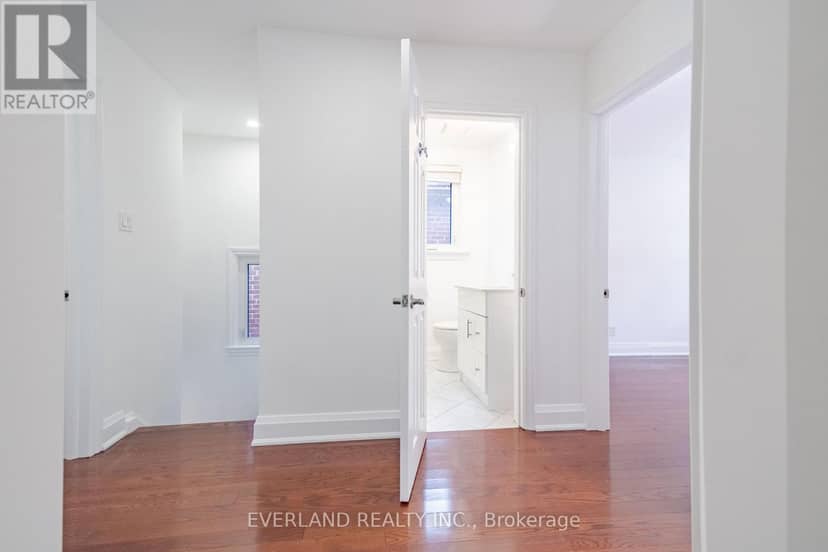 351 Lawrence Avenue W — photo 22 of 38