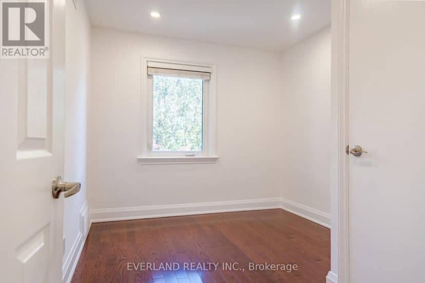 351 Lawrence Avenue W — photo 30 of 38