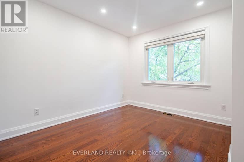 351 Lawrence Avenue W — photo 32 of 38
