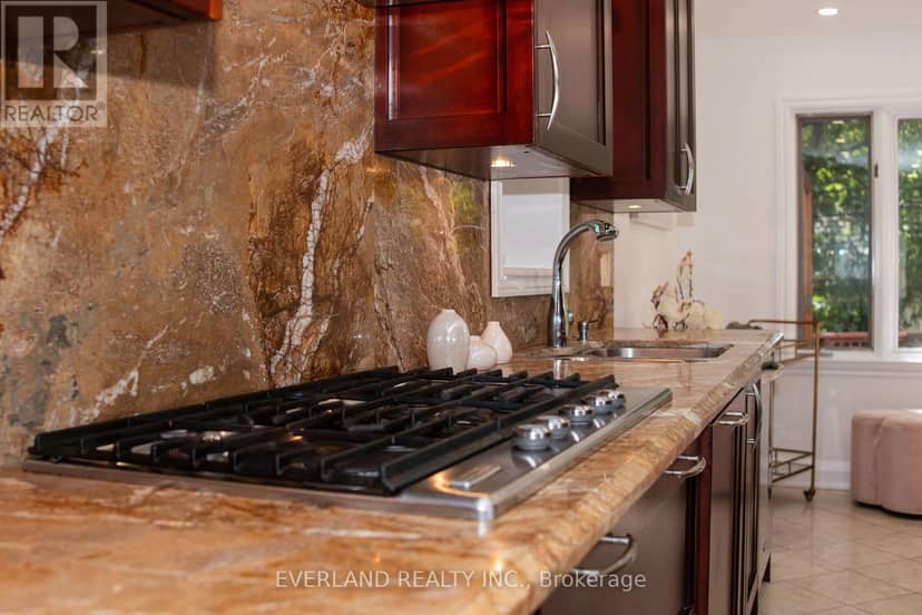 351 Lawrence Avenue W — photo 7 of 38
