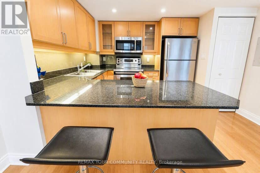 501 - 80 Cumberland Street — photo 13 of 40