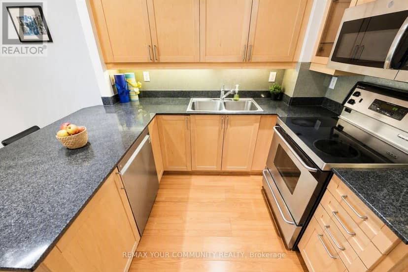 501 - 80 Cumberland Street — photo 15 of 40