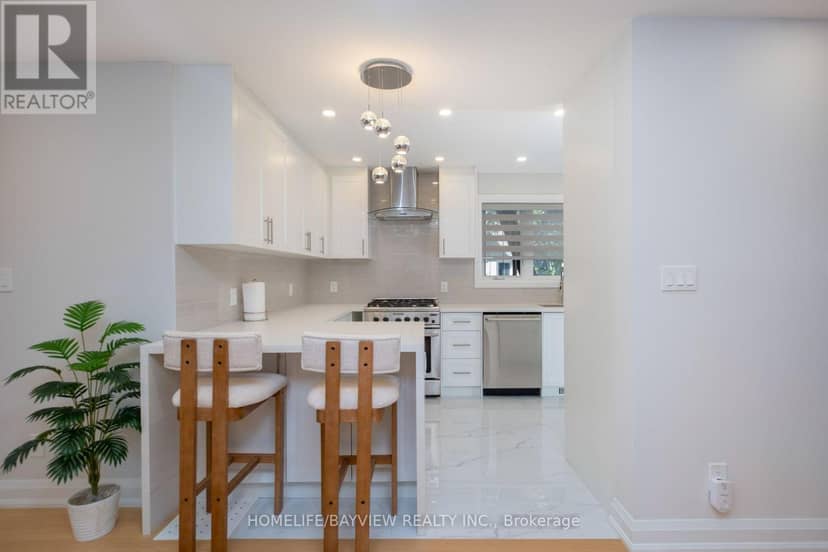 164 Steeles Avenue E — photo 10 of 37