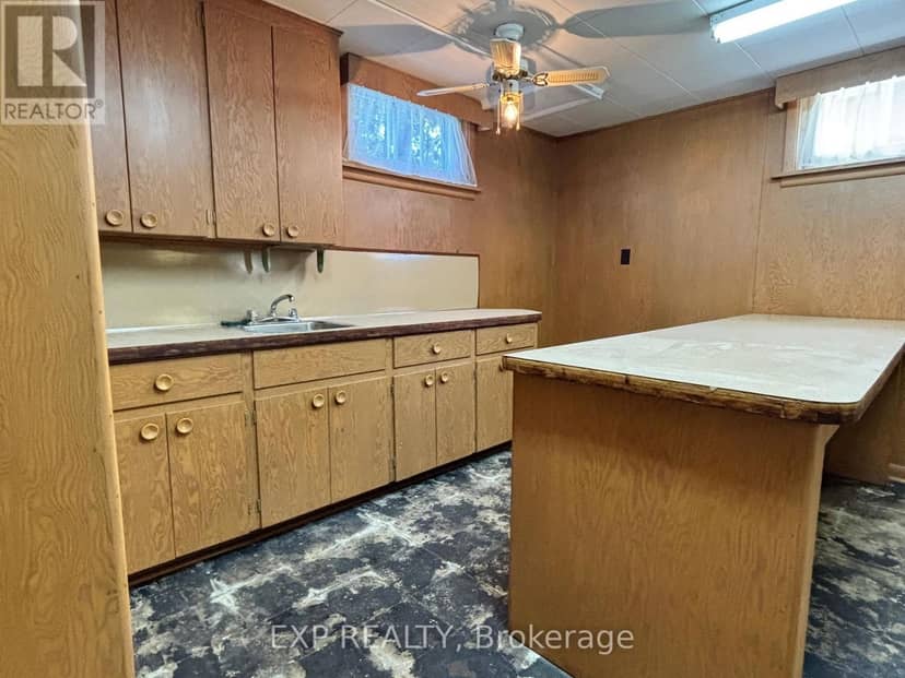 517 Norfolk Street S — photo 21 of 24