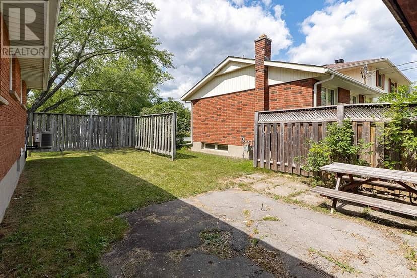 1609 Redfern — photo 37 of 40