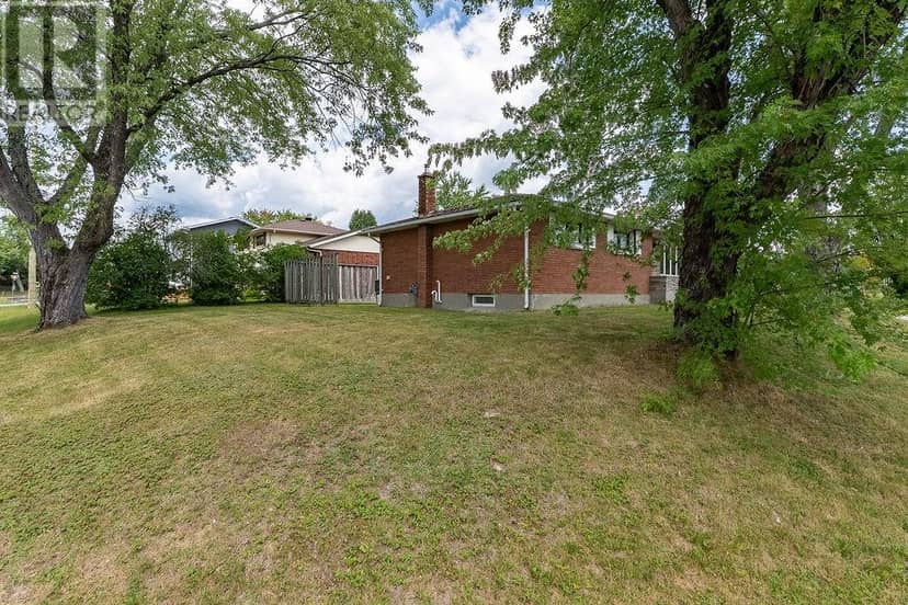 1609 Redfern — photo 40 of 40