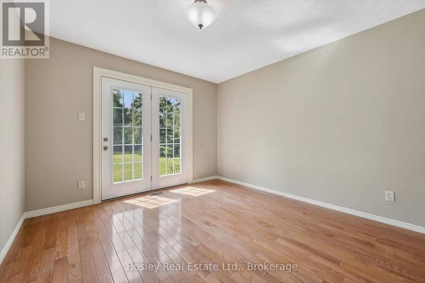 240 St Ann Avenue, Wilmot, photo 8
