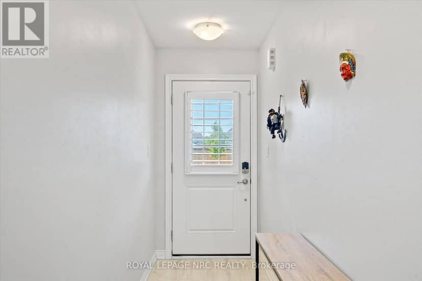 141 Acacia Road — photo 4 of 21