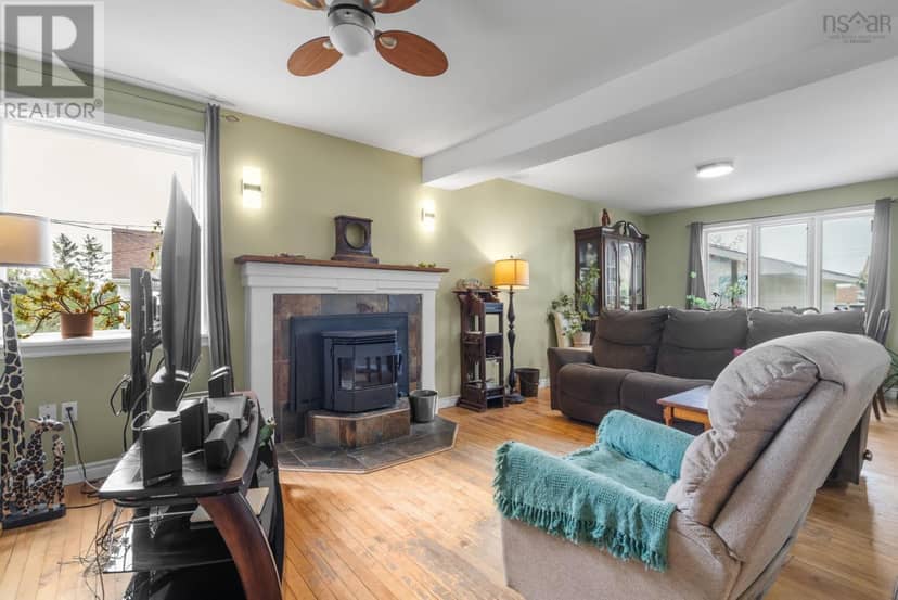 10 Fader Street — photo 2 of 19