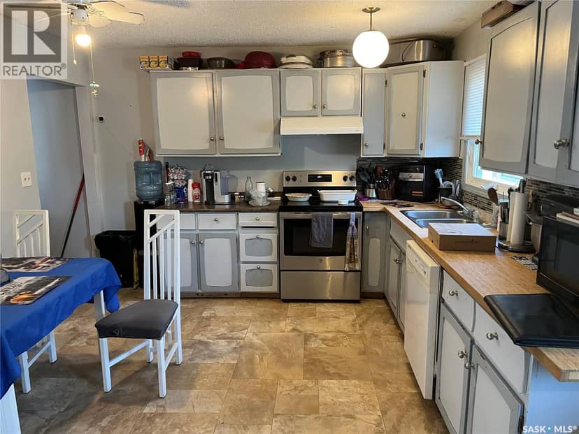 128 1st AVENUE S, Coronach, photo 2
