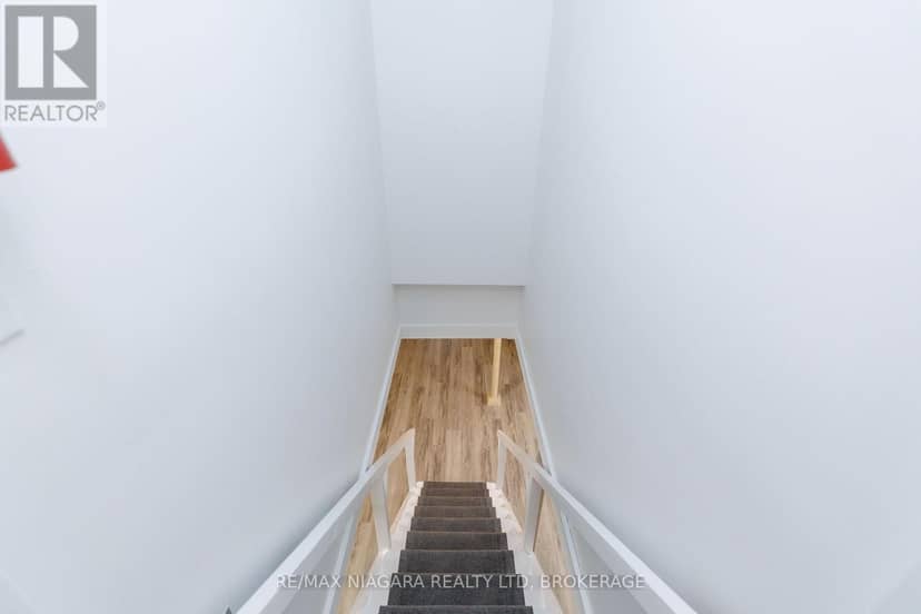6329 Goodsir Crescent — photo 26 of 40