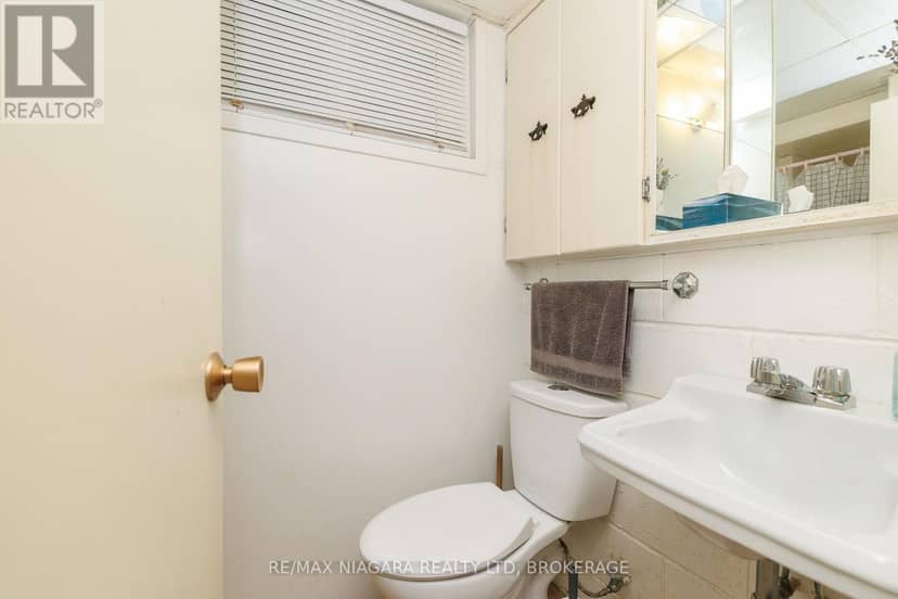 6329 Goodsir Crescent — photo 29 of 40