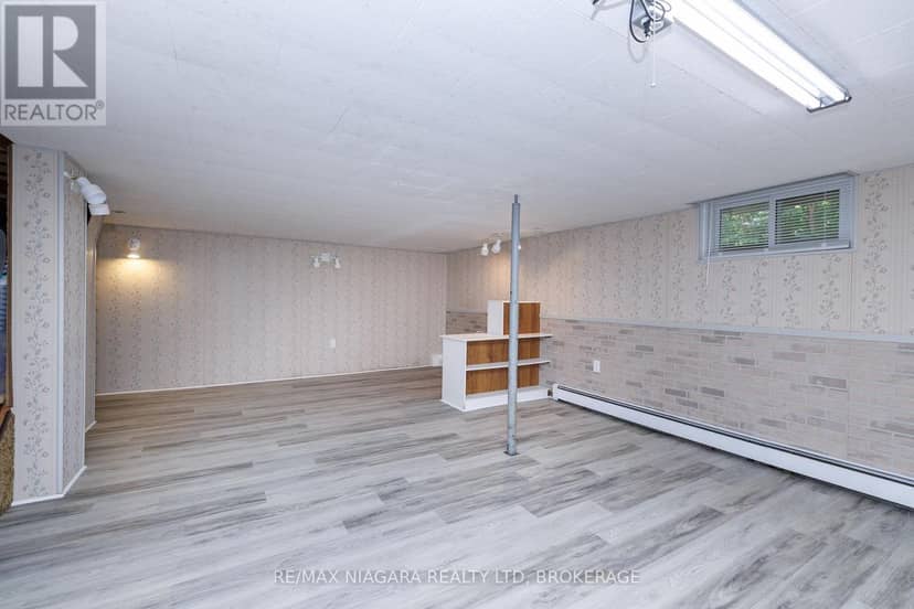 6329 Goodsir Crescent — photo 32 of 40