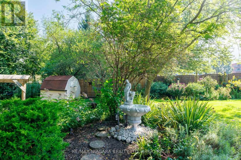 6329 Goodsir Crescent — photo 4 of 40