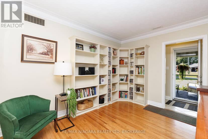 6329 Goodsir Crescent — photo 7 of 40