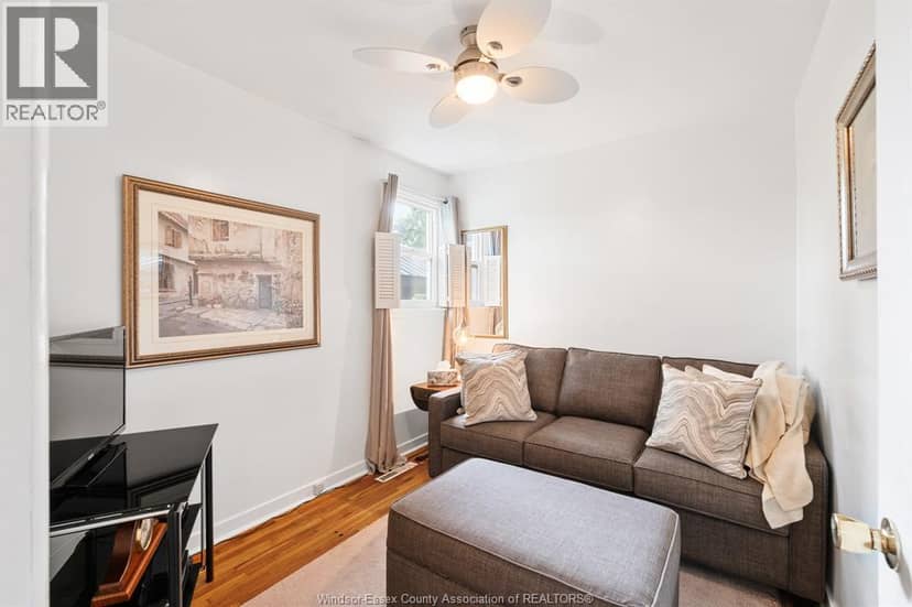 3274 Parkwood AVENUE — photo 27 of 40