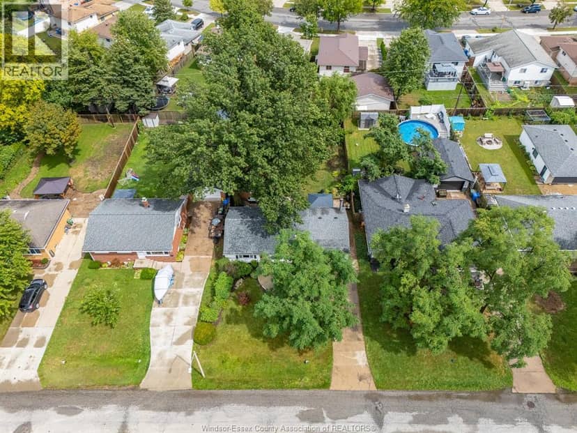 3274 Parkwood AVENUE — photo 3 of 40