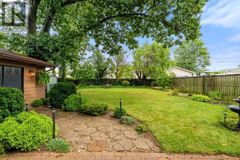 3274 Parkwood AVENUE — photo 34 of 40