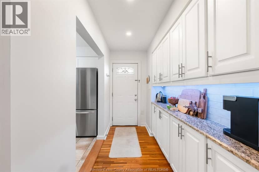 3274 Parkwood AVENUE — photo 9 of 40