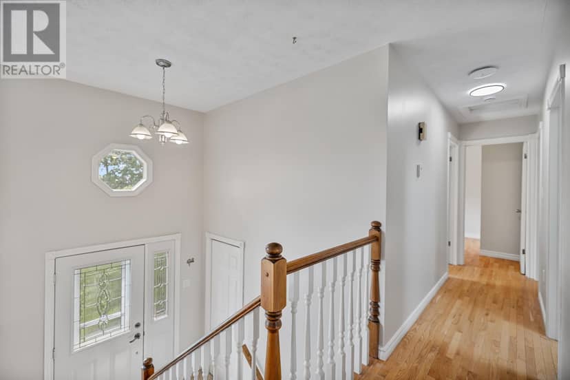 33 Amanda Drive — photo 12 of 36