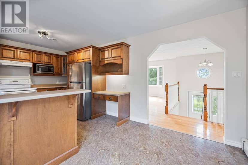 33 Amanda Drive, East Royalty, photo 8